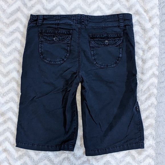American Eagle Bermuda Shorts - Picture 2 of 3